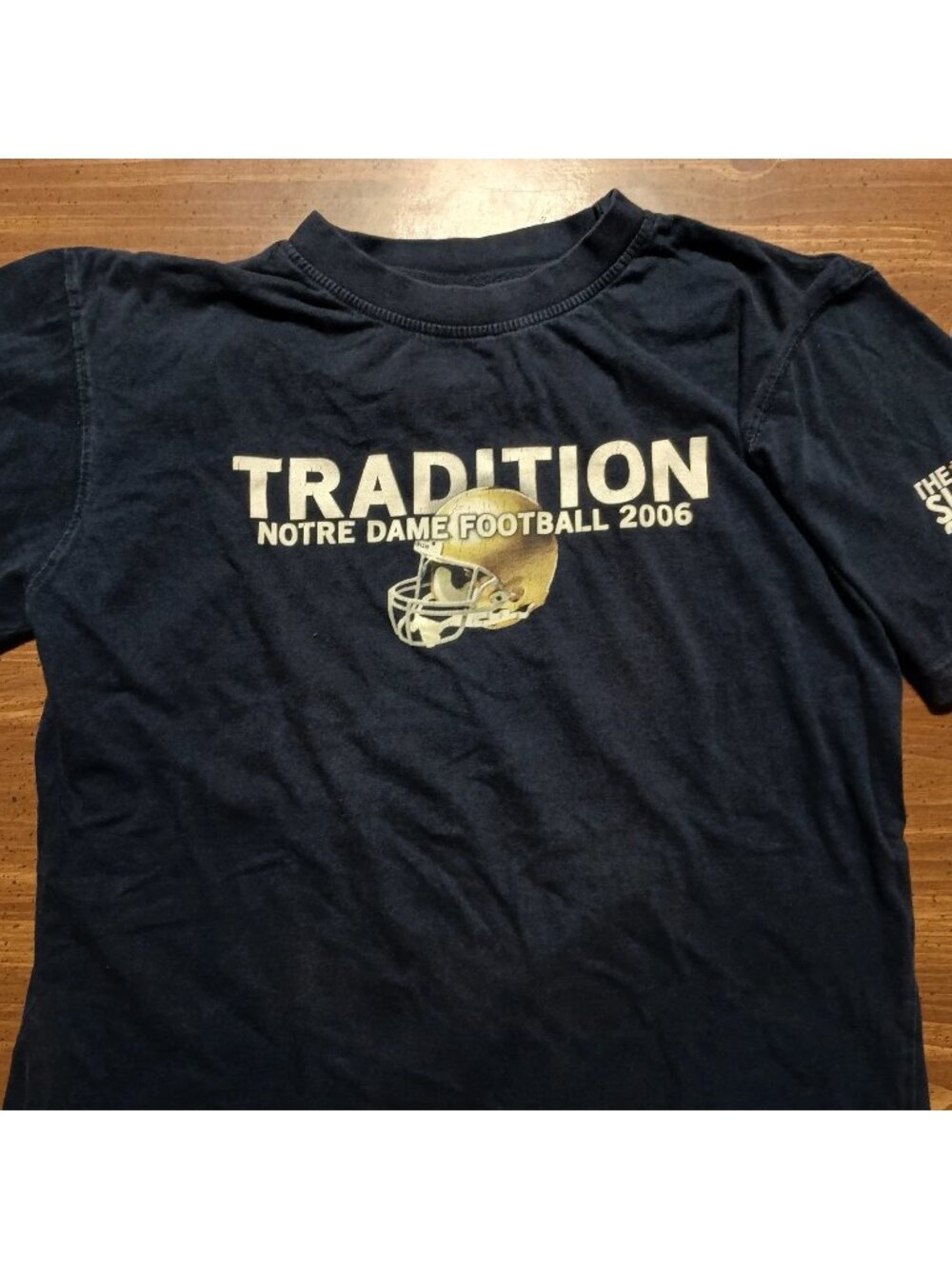 Notre Dame T-Shirt - Medium // Football Sports Irish Fan Collectors Tee Shirt